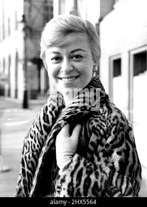 Lovely Italian film star Giulietta Masina arrives in London for premiere of The Road, which opens at the Curzon Cinema. Husband Federico was the director. December 13, 1955. Stock Photo