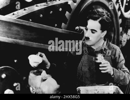 Charlie Chaplin - Actor. Born Britain. In scene from the 1936 film 'Modern Times'. January 1, 1936. (Photo by Universal Pictorial Press Photo). Stock Photo
