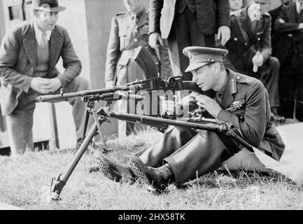 King George VI firing a Bren Light Machine Gun at the Royal Small Arms ...