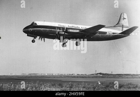 The Viscount taking off for Melbourne on its return flight. T.A.A.'s new Vickers Viscount turbo-prop airliner made an un-announced flight from Melbourne to Sydney and return this afternoon carrying a full load of passengers, this is to Sydney. October 21, 1954. (Photo by Leyden). Stock Photo