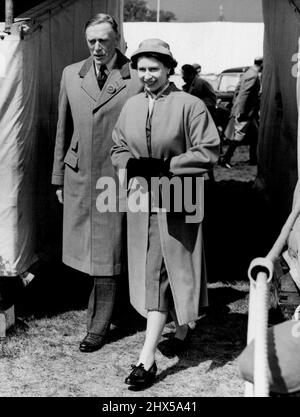 The European Horse Trials. The Queen arriving on Smith's Lawn, Windsor Great Park, for the commencement of the European Horse Trials this morning. May 18, 1955. Stock Photo