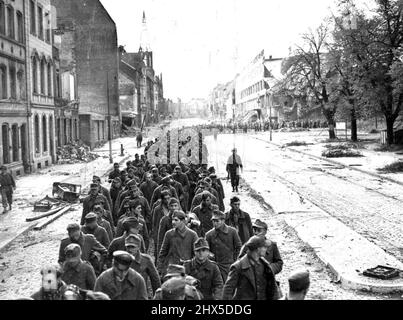 PICTURES OF THE FIRST GERMAN PRISONERS TO BE CAPTURED IN THE WESTERN ...