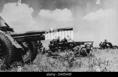 Russian Anti-Tank Guns Set For Action On Southern Front -- Crews of Russian Anti-Tank guns somewhere on the southern front get set to fire their destructive weapons against approaching German tank units. Guns such as these have been Major Factors in the Red Army's Fight at Stalingrad and in the lower Caucasus. October 14, 1942. (Photo by AP Wirephoto). Stock Photo