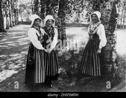 Dor May has arrived : The world in Pentecostal jewelery . Leksand - Girl (Sweden) inter dress ladies costume at the Pentecostal walk. April 17, 1950. (Photo by Atlantic-Photo Stock Photo - Alamy Dor May has arrived : The world in Pentecostal jewelery . Leksand - Girl (Sweden) inter dress ladies costume at the Pentecostal walk. April 17, 1950. (Photo by Atlantic-Photo Stock Photo - Alamy