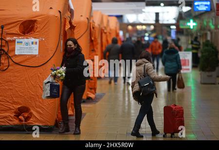 Bucharest, Romania - March 09, 2022: Temporary accommodation tents for Ukrainian refugees arriving by train at North Railway Station, attempting to es Stock Photo