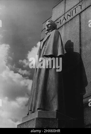 London's Statues - She died for an idea and created an ideal. 'Edith Cavell, Brussels, Dawn, October 12th, 1915.' The statue is in St. Martin's Place. November 28, 1947. (Photo by Pictorial Press).;London's Statues - She died for an idea and created an ideal. 'Edith Cavell, Brussels, Dawn, October 12th, 1915.' The statue is in St. Martin's Place. Stock Photo