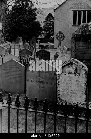 Wordsworth Centenary: The Poets Grave at Grasmere - The grave of William Wordsworth in the little churchyard at Grasmere, Westmorland. Mart Hutchinson when he married in 1802. The poet died on April 23rd 1850. April 18, 1950. (Photo by Fox Photos). Stock Photo