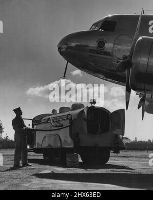 Shell Fuel Image Library Dc2 Douglas DC2 airliner Stock Photo - Alamy