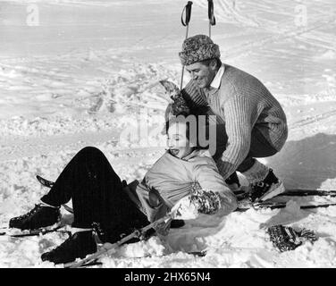 Googic Withers, who accompanied her husband, John McCallum on location in Norway for his starring role in 'Valley of Eagles', receives a skiing lesson. Valley of Eagles stars Jack Warner, Nadia Gray and John McCallum, an Independent Sovereign film, produced by Nat Bronsten and directed by Terence Young. After seven week's location in Sweden and Norway the film was completed at Pinewood Studios. Still by Norman Gryspeerdt. June 18, 1951. (Photo by Norman Gryspeerdt, J. Arthur Rank Organisation Lt Stock Photo