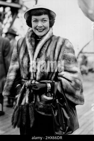 Film Award Winner Here - Pictured aboard the Cunard White Star liner 'Queen Mary' on arrival at Southampton, is Hollywood film actress Jane Wyman, winner of an Academy award for her brilliant performance in the film 'Johnny Belinda'. Jane, who is wearing a far cape with waist-belt, and 'little-girl' hat, is here to make 'Stage Fright' Which will be directed by Alfred Hitchcock. May 11, 1949. Stock Photo
