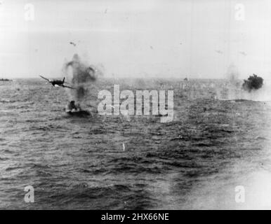 Japanese kamikaze planes attack the American aircraft carrier USS ...