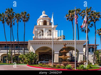 Oxnard, CA /USA - April 5, 2016: Front entrance of the Embassy Suites Hilton Mandalay Beach resort hotel in Oxnard, California. Stock Photo