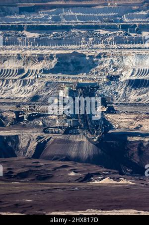 10 March 2022, Saxony, Neukieritzsch: A bucket chain excavator works in the Vereinigtes Schleenhain open pit mine. In view of Germany's dependence on coal and gas from Russia, several eastern German politicians had brought up a new discussion about an early coal phase-out by 2030. Photo: Jan Woitas/dpa-Zentralbild/dpa Stock Photo