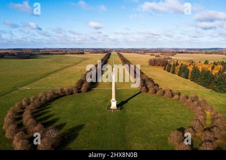 The immaculate gardens framing the Column of Victory at Blenheim Palace stretch as far as the eye can see. Stock Photo