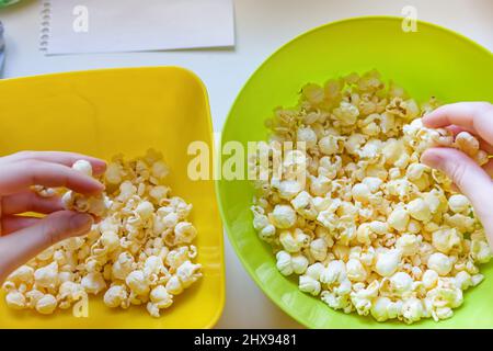 A bucket of popcorn, top-view, warm colors, daylight macro close-up, good time Stock Photo