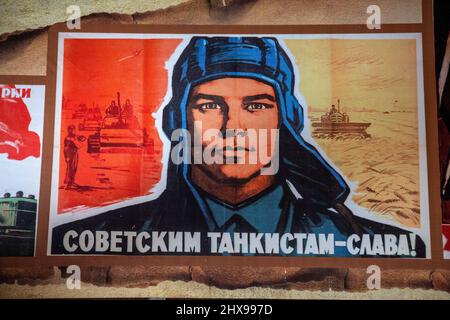 Soviet placard with the inscription 'Glory to the Soviet tankmen!' on a wall in Izmailovsky Kremlin in Moscow, Russia Stock Photo