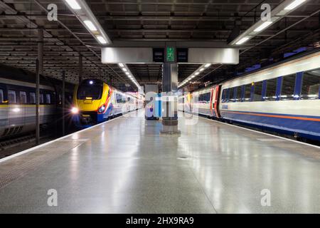 A East Midlands Trains class 222 meridian Train 222017 at London St Pancras railway station Stock Photo