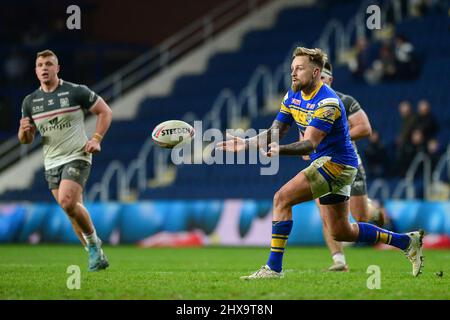 Leeds, UK. 10th Mar, 2022. Leeds, England - 10th March 2022 - Blake Austin (6) of Leeds Rhinos in action.  Rugby League Betfred Super League Round 5 Leeds Rhinos vs Hull FC at Headingley Stadium, Leeds, UK  Dean Williams Credit: Dean Williams/Alamy Live News Stock Photo