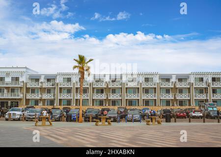 Pismo Beach, California, USA - March 3, 2022. Inn at the Pier hotel,  located just footsteps from the pier and boardwalk. Hotel with ocean view  overlo Stock Photo - Alamy