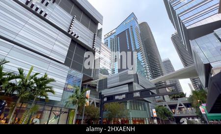 Apple Store in Miami Downtown - MIAMI, UNITED STATES - FEBRUARY 20, 2022  Stock Photo - Alamy