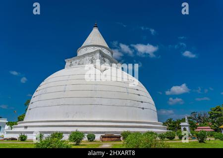 TISSAMAHARANA, SRI LANKA- DECEMBER 26.2022: Tissamaharama Raja Maha Vihara Buddhist stupa and temple in Tissamaharama, Sri Lanka Stock Photo