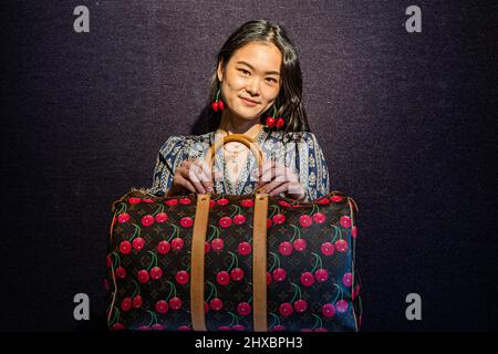 Opening Night Party for Takashi Murakami Exhibition Hosted by Marc Jacobs  and Louis Vuitton Stock Photo - Alamy