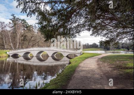 Walk through Painshill Park Cobham near M25 in Surrey Stock Photo