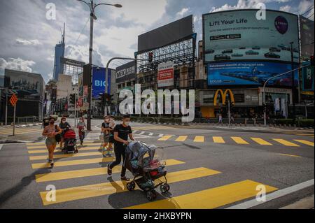 Kuala Lumpur, Malaysia. 10th Mar, 2022. Pedestrians wearing face masks as a precaution against the spread of covid-19 seen crossing the street near the shopping district. (Photo by Wong Fok Loy/SOPA Images/Sipa USA) Credit: Sipa USA/Alamy Live News Stock Photo