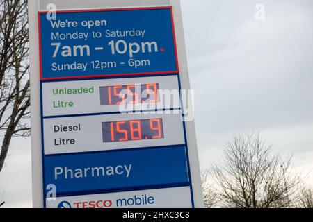 Ashford, Kent, UK. 11th Mar, 2022. Busy Tesco petrol station forecourt as this appears to be the cheapest fuel in town. Fuel Prices on display. Photo Credit: Paul Lawrenson/Alamy Live News Stock Photo