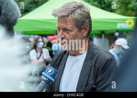 Kiel, 11. März 2022, Bundeswirtschaftsminister Dr. Robert Habeck zu Gesprächen bei Finanzministerin Monika Heinold in Kiel, Schleswig-Holstein Stock Photo