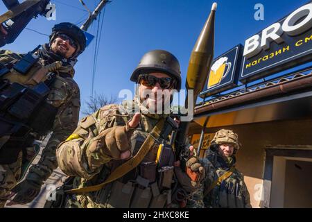 Irpin, Ukraine. 10th Mar, 2022. An Ukrainian solider seen posing for a photo with his RPG (Rocket propelled grenade) launcher. Russian military forces continue their full-scale invasion of Ukraine. Credit: SOPA Images Limited/Alamy Live News Stock Photo