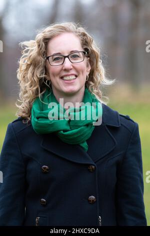 Stirling, Scotland, UK - Scottish Green Party joint leader Lorna Slater in the grounds of the Stirling Court Hotel ahead of the Scottish Green Party conference which is held there tomorrow Credit: Kay Roxby/Alamy Live News Stock Photo