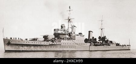HMS Sheffield, a Southampton sub class of the Town-class cruisers of the Royal Navy during the Second World War. The first British warship of this name begun in January 1935 and completed in August 1937. The pom-pom anti aircraft gun by the fore funnel is covered with a tarpaulin.  From British Warships, published 1940 Stock Photo