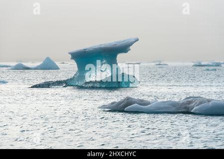 Icebergs floating on the water of Jökulsárlón glacial lagoon, Vatnajokull National Park, Iceland Stock Photo