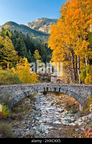 The old stone arched Katouna bridge in Krania village, Aspropotamos region, Trikala, Thessaly, Greece. Stock Photo