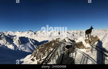 Alpine panorama in winter with view to Ötztal Alps from Top Wurmkogel in Hochgurgl-Obergurgl ski resort, Gurgler Tal, Ötztal, winter landscape, nature, mountains, Hochgurgl, Tyrol, Austria Stock Photo