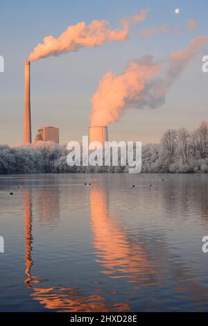 Beversee and Heil power station at sunrise in winter, Bergkamen, North Rhine-Westphalia, Germany Stock Photo