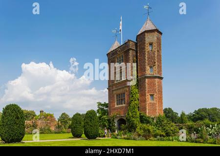 England, Kent, Cranbrook, Sissinghurst Castle, Gardens and Castle Tower Stock Photo