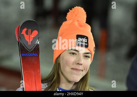 Winner Petra Vlhova of Slovakia smiles after the women's giant slalom event of the FIS Alpine Ski World Cup in Are, Sweden, on March 11, 2022. Photo: Pontus Lundahl / TT / code 10050 Stock Photo