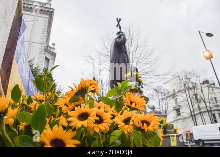 London, England, UK. 11th Mar, 2022. Sunflowers have been planted around the statue of St Volodymyr, the ruler of Ukraine from 980-1015, in Holland Park, alongside signs in support of Ukraine. Sunflowers have become symbols of Ukrainian resistance and solidarity during the Russian attack. (Credit Image: © Vuk Valcic/ZUMA Press Wire) Credit: ZUMA Press, Inc./Alamy Live News Stock Photo