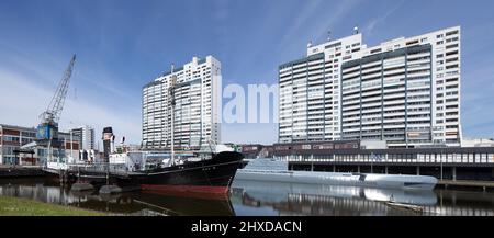 Columbus Center shopping mall and German Maritime Museum with museum ships in the museum harbor, Bremerhaven, Bremen, Germany, Europe Stock Photo