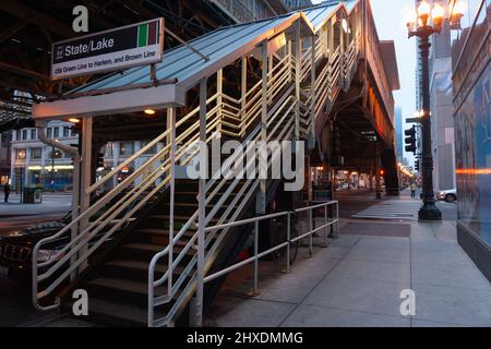 Stairs to platform overhead from street on Chicago Mas Transit System, Illinois, USA. Stock Photo