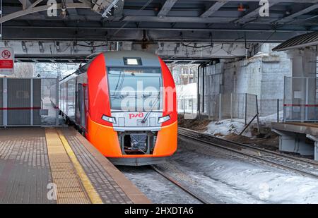 MOSCOW, RUSSIA - FEBRUARY 21, 2022: High-speed train of the Moscow Central Ring arrives at the station. Electric train 'Lastochka'. Stock Photo