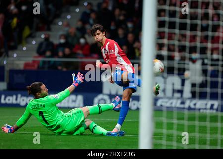 Madrid, Spanien. 11th Mar, 2022. Madrid, Spain; 11.03.2022.- Atletico de Madrid vs Cadiz soccer to La Liga Spain match 28 held at the Wanda Metropolitano stadium, in Madrid. Atletico de Madrid player Joao Felix score goal. Cadiz player Final score 2-1 Atletico winner Credit: Juan Carlos Rojas/dpa/Alamy Live News Stock Photo