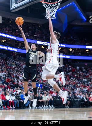 Colorado guard KJ Simpson (2) drives against Richmond guard Mikkel Tyne ...