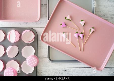 https://l450v.alamy.com/450v/2hxeanr/cookie-sheets-and-cup-muffin-pan-with-paper-liners-close-up-on-light-wooden-background-flat-lay-2hxeanr.jpg