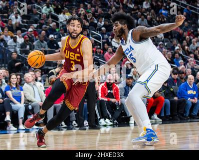 Las Vegas, NV, USA. 11th Mar, 2022. A. USC forward Isaiah Mobley (3)drives to the hoop in the first half during the NCAA Pac 12 Men's Basketball Tournament Semifinal game between USC Trojans and the UCLA Bruins at T Mobile Arena Las Vegas, NV. Thurman James/CSM/Alamy Live News Stock Photo