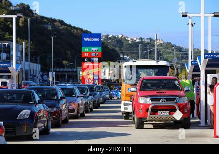 (220312) -- WELLINGTON, March 12, 2022 (Xinhua) -- People queue to fill the tanks at a Waitomo gas station in New Zealand's capital city Wellington in the afternoon of March 11, 2022, moment before another hike of fuel price. Cars, boats and gallon bottles, New Zealanders were filling every tank with fuel before another big price hike tipped at the weekend. Petrol prices have already jumped up dramatically over the past month, which saw national average price of 91 petrol increase 11.8 percent to 2.94 New Zealand dollars per litre, and 23.1 percent increase for diesel to 2.28 New Zealand dol Stock Photo