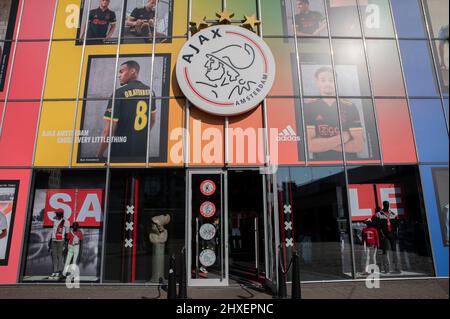 Verstoring Ijveraar druk Perry Sport Shop At Amsterdam Bijlmer The Netherlands 11-3-2022 Stock Photo  - Alamy