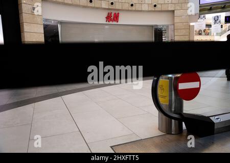 Moscow, Russia. 12th of March, 2022 View of a closed entrance to the H&M store at the Metropolis shopping center. On March 2, 2022, the Swedish fashion retailer H&M temporarily suspended all sales in Russia Stock Photo